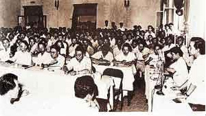 1957年6月8日中国历史上最大规模迫害知识分子的反右运动开始